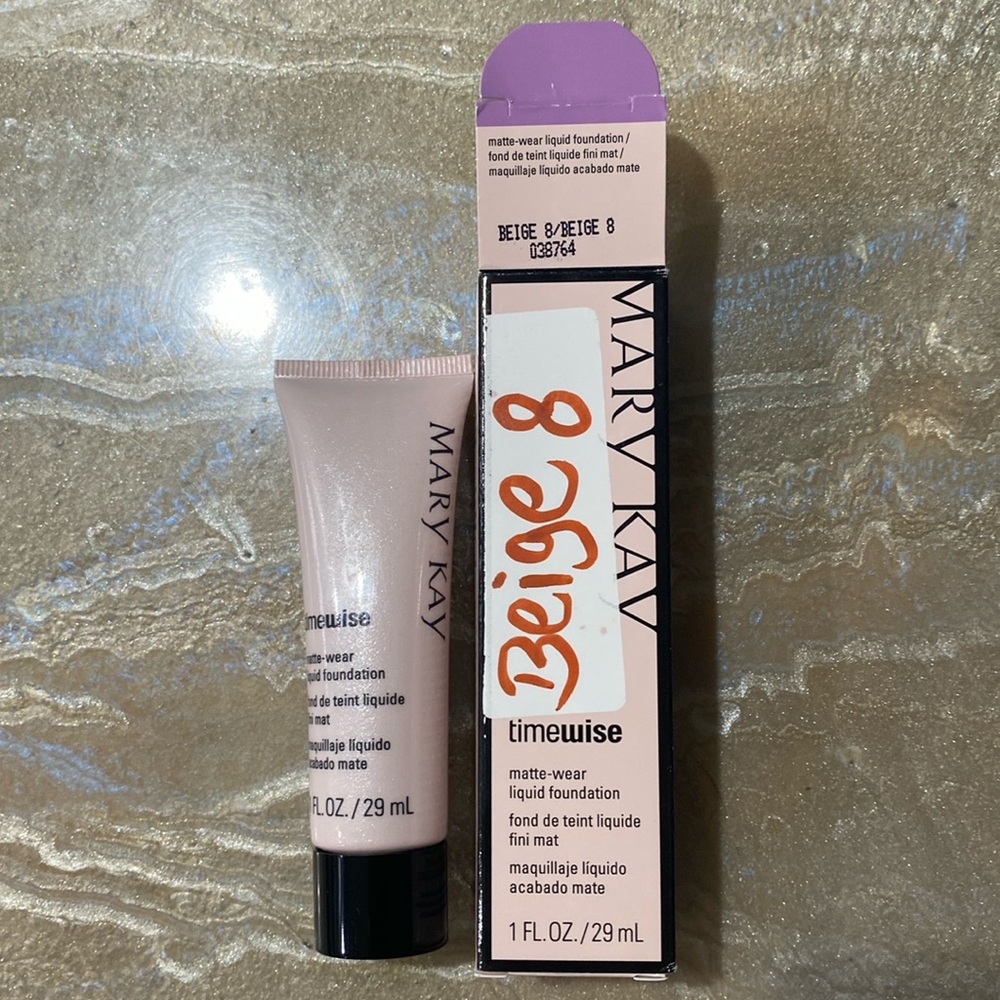 Mary Kay BEIGE 8 Liquid Foundation Matte Wear Combinat to Oily Skin / New in Box